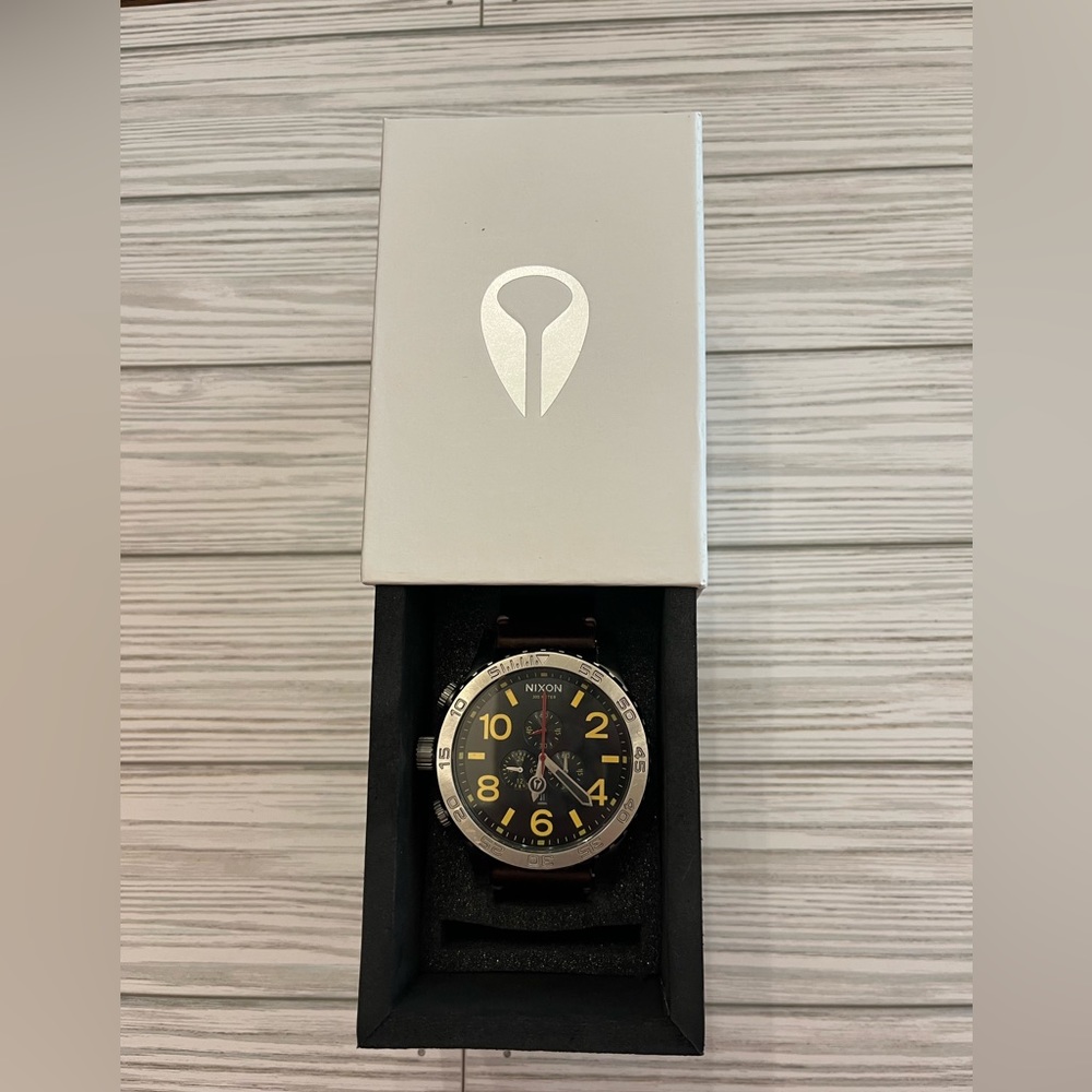 Excellent Condition Nixon 51-30 Chrono Watch. Brown Leather Band.